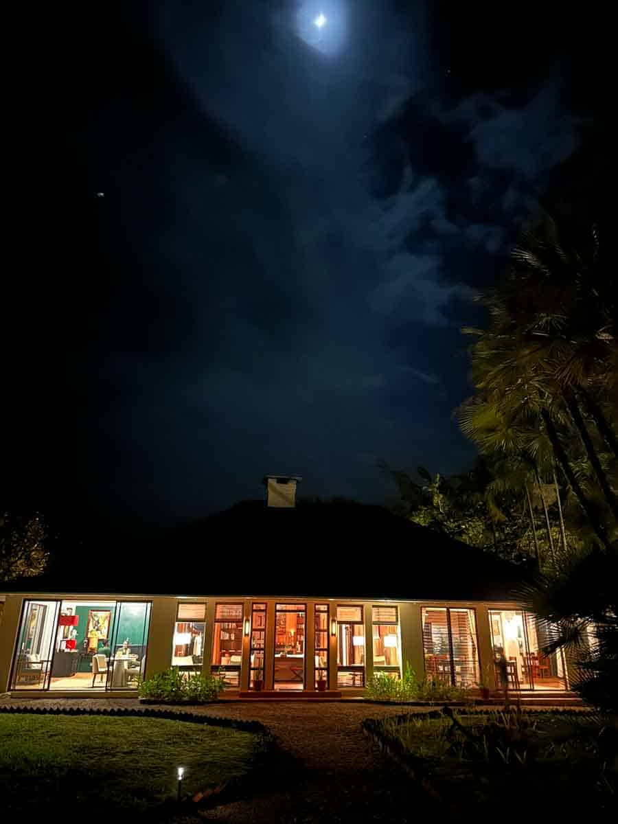 The lodge under the bright moon